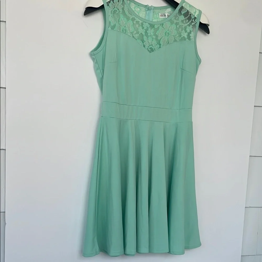 Green A-Line Sleeveless Lace Dress Medium